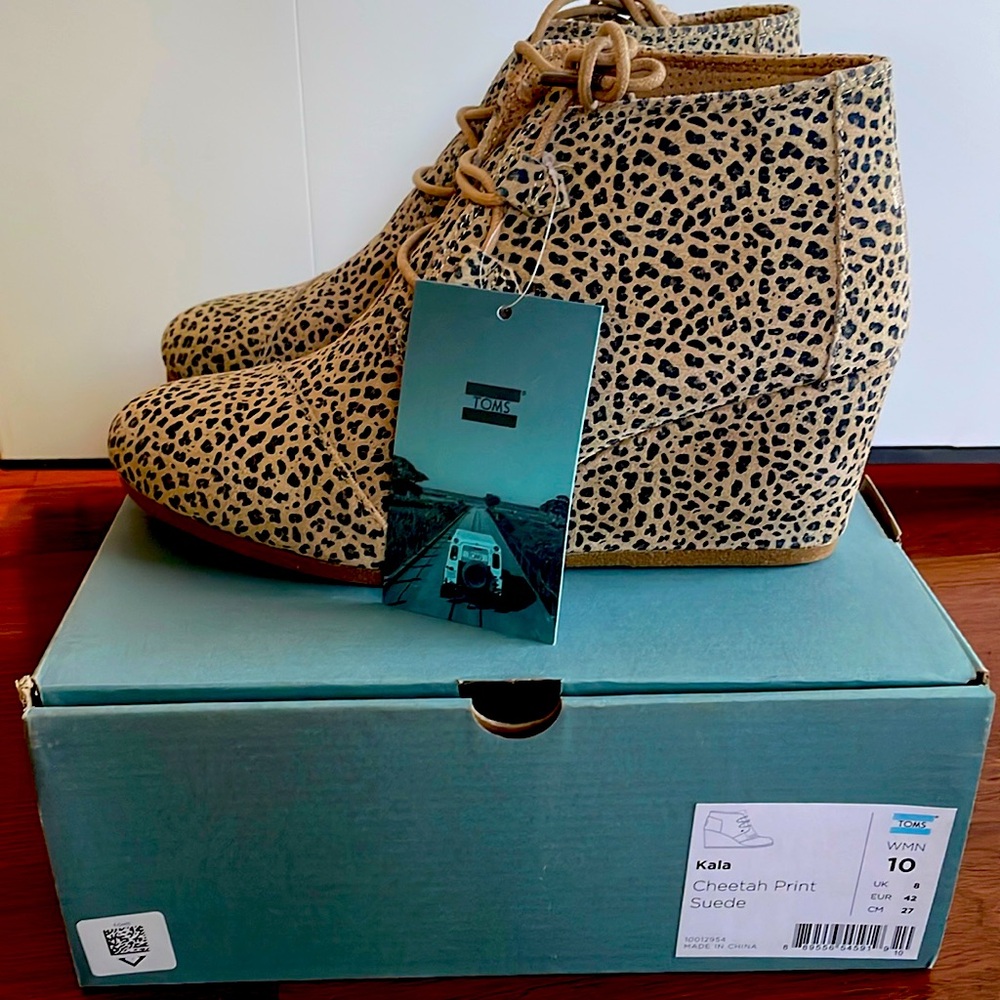 Tom’s Kala Cheetah Print Suede Size 10